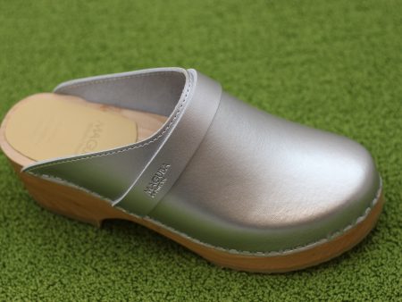 Women s Berkeley Clog - Silver Leather Fashion